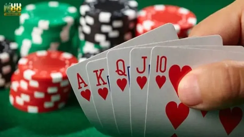 Kinh nghiệm chơi Poker thay đổi range khi tố